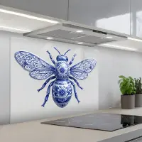 KitchenYeah Spatscherm 90x70 cm - Zelfklevende achterwand Bij - Modern - Delfts - Blauw - Keuken muurbeschermer - Spatwand fornuis
