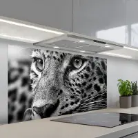 KitchenYeah Spatscherm 120x60 cm - Zelfklevende achterwand Luipaard - Zwart - Wit - Oog - Keuken muurbeschermer - Spatwand fornuis