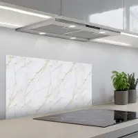 KitchenYeah Spatscherm 90x45 cm - Zelfklevende achterwand Wit - Marmer print - Goud - Luxueus - Keuken muurbeschermer - Spatwand fornuis