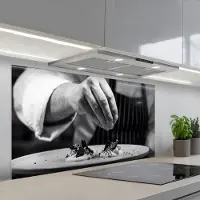 KitchenYeah Spatscherm 120x60 cm - Zelfklevende achterwand Chef - Garnering - Gerecht - Keuken muurbeschermer - Spatwand fornuis