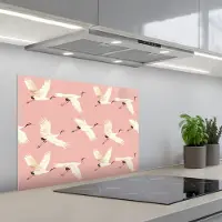 KitchenYeah Spatscherm 70x55 cm - Zelfklevende achterwand Modern - Kraanvogels - Roze - Keuken muurbeschermer - Spatwand fornuis