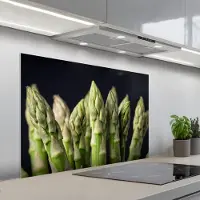 KitchenYeah Spatscherm 100x65 cm - Zelfklevende achterwand Asperges - Groen - Zwart - Keuken muurbeschermer - Spatwand fornuis