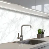 KitchenYeah Keuken achterwand 200x60 cm - Spatscherm zelfklevend Minimalistisch - Wit - Grijze aders - Muurbeschermer - Spatwand fornuis