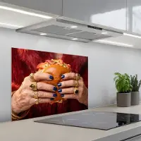 KitchenYeah Spatscherm 70x55 cm - Zelfklevende achterwand Broodje - Bontjas - Goud - Keuken muurbeschermer - Spatwand fornuis