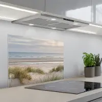 KitchenYeah Spatscherm 70x50 cm - Zelfklevende achterwand Zandstrand - Bewolkt - Duinen - Keuken muurbeschermer - Spatwand fornuis
