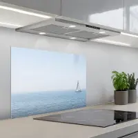 KitchenYeah Spatscherm 70x55 cm - Zelfklevende achterwand Horizon - Zeilboot - Zee - Keuken muurbeschermer - Spatwand fornuis