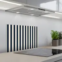 KitchenYeah Spatscherm 60x40 cm - Zelfklevende achterwand Verticale strepen - Blauw - Crème - Keuken muurbeschermer - Spatwand fornuis