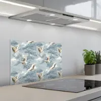 KitchenYeah Spatscherm 60x40 cm - Zelfklevende achterwand Wolken - Kraanvogels - Blauw - Keuken muurbeschermer - Spatwand fornuis