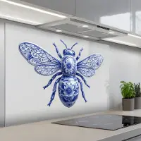 KitchenYeah Spatscherm 120x80 cm - Zelfklevende achterwand Bij - Modern - Delfts - Blauw - Keuken muurbeschermer - Spatwand fornuis