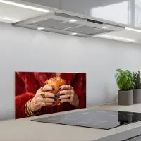 KitchenYeah Spatscherm 60x30 cm - Zelfklevende achterwand Broodje - Bontjas - Goud - Keuken muurbeschermer - Spatwand fornuis