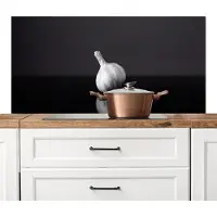 KitchenYeah Spatscherm keuken 120x60 cm - Kookplaat achterwand Knoflook - Zwart - Wit - Muurbeschermer - Spatwand fornuis - Hoogwaardig aluminium
