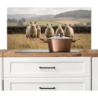 KitchenYeah Spatscherm keuken 100x50 cm - Kookplaat achterwand Schapen - Weidenlandschap - Heuvels - Muurbeschermer - Spatwand fornuis - Hoogwaardig aluminium