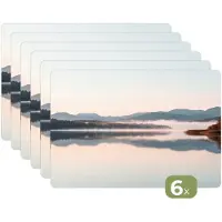 KitchenYeah Placemats - 6 stuks - 45x30 cm - Placemat kunststof - Water - Bomen - Mistlaag - Borden onderleggers - Decoratie voor op tafel - Keuken tafeldecoratie accessoires - Vinyl onderlegger - Tafelversiering