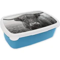 MuchoWow Broodtrommel Blauw - Lunchbox Schotse hooglander - Zwart - Wit - Gras - Brooddoos 18x12x6 cm - Brood lunch box - Broodtrommels voor kinderen en volwassenen