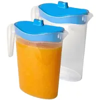 Hega hogar 2x Smalle kunststof koelkast schenkkannen 1,5 liter met blauw deksel - Schenkkannen
