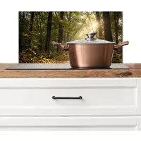 KitchenYeah Spatscherm keuken 70x30 cm - Kookplaat achterwand Zonlicht - Bospad - Bomen - Muurbeschermer - Spatwand fornuis - Hoogwaardig aluminium