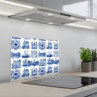 KitchenYeah Spatscherm 60x45 cm - Zelfklevende achterwand Huizen - Schepen - Blauw - Keuken muurbeschermer - Spatwand fornuis