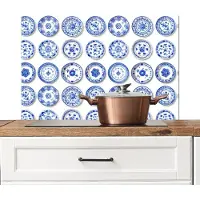 KitchenYeah Spatscherm keuken 80x55 cm - Kookplaat achterwand Borden - Bloemen - Patroon - Blauw - Muurbeschermer - Spatwand fornuis - Hoogwaardig aluminium