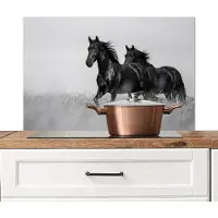 KitchenYeah Spatscherm keuken 90x60 cm - Kookplaat achterwand Paarden - Gras - Zwart - Wit - Muurbeschermer - Spatwand fornuis - Hoogwaardig aluminium