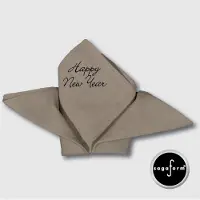 Sagaform linnen tafellaken met servetten, beige bedrukt met HAPPY NEW YEAR