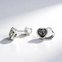 Cavill - Zilveren Oorbellen met Groene Baltische Barnsteen - 925 Sterling Zilver - 0 6 ct Hartvormige Cabochon - Elegant & Dagselijks Draagbaar - 7 mm