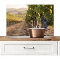 KitchenYeah Spatscherm keuken 90x60 cm - Kookplaat achterwand Druiven - Wijngaard - Zonlicht - Muurbeschermer - Spatwand fornuis - Hoogwaardig aluminium