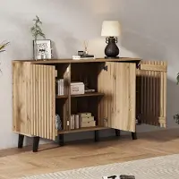 OKWISH Keukenmeubel, moderne kast, opbergkast met een brede kast met 3 deuren, voorzien van 6 compartimenten en PVC poten, kleur: houtlook + zwart