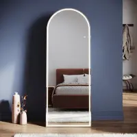 Sonni 160 x 60 x 3,5 cm. Witte, gebogen staande make-up spiegel met LED-verlichting en stopcontact. Voor wandmontage