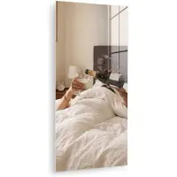 MuchoWow Glasschilderij 60x120 cm - Schilderij acrylglas - Champagne - Bed - Bubbels - Foto op glas - Muurdecoratie woonkamer - Wanddecoratie slaapkamer - Schilderijen