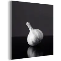 MuchoWow Aluminium schilderij 90x90 cm - Wanddecoratie metaal - Knoflook - Zwart - Wit - Metalen muurdecoratie woonkamer - Decoratie industrieel - Foto op dibond - Industriële accessoires slaapkamer