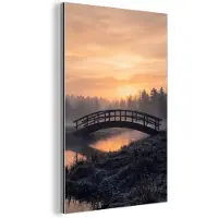 MuchoWow Aluminium schilderij 40x60 cm - Wanddecoratie metaal - Brug - Mist - Bomen - Water - Metalen muurdecoratie woonkamer - Decoratie industrieel - Foto op dibond - Industriële accessoires slaapkamer