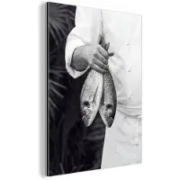 MuchoWow Aluminium schilderij 120x160 cm - Wanddecoratie metaal - Vissen - Chef - Zwart - Wit - Metalen muurdecoratie woonkamer - Decoratie industrieel - Foto op dibond - Industriële accessoires slaapkamer