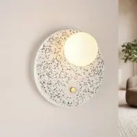 LumenXL Ronde wandlamp Velo van cement en melkwit glas in terrazzo look
