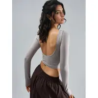 Busem Slim Fit Korte Blouse met Uitsnede aan de Achterkant