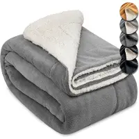 Beautissu Alina - Sherpa Deken Plaid 150x200cm Dik Winter Fleece Deken XXL Lichtgrijs & Wit - Super Zacht & Warm Fleece Plaid met Schapenvacht Uitstraling