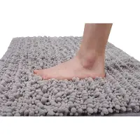 Unyqoos Luxe Chenille Badmat Grijs voor Comfort en Veiligheid in de Badkamer