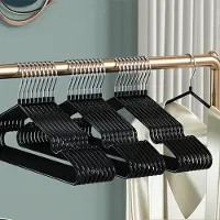 Unyqoos Ruimtebesparende Zwarte Metalen Kleerhangers Met Antislip Groeven Voor Diverse Kledingstukken, 20 Stuks