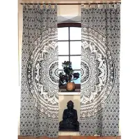 Unyqoos Decoratieve katoenen gordijnen met mandala-motief en lussen in roodpaars
