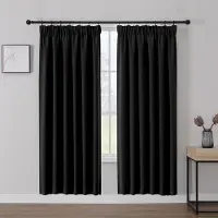 Unyqoos Zwarte verduisteringsgordijnen met plooiband voor optimale isolatie en rust