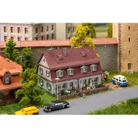Faller - 1/160 TWEE ONDER EEN KAP WONING - modelbouwsets, hobbybouwspeelgoed voor kinderen, modelverf en accessoires