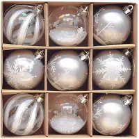 Unyqoos Set van 9 kerstballen in zilver-wit – lichte, breekvaste kunststof ballen in 3 designs, met ophanghaakjes, decoratie voor de kerstboom