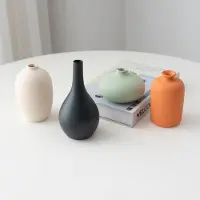 Unyqoos Set van vier keramische vazen voor stijlvolle en moderne interieurdecoratie