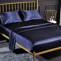Unyqoos Glanzend hoeslaken set met kussenslopen in navy blauw voor matrassen