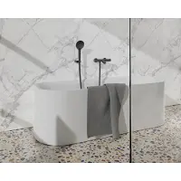 FortiFura Calvi Thermostatische badkraan met ronde handdouche, handdouchehouder en metalen doucheslang Geborsteld Gunmetal PVD SW799451/SW720568/SW720225/SW706207