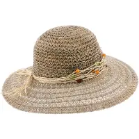 Herman hoed met brede rand, gemaakt van natuurlijk zeegrasstro en afgewerkt met een riem van raffia en parels.