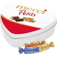 Merci Petits 115g - Geschenkdoos hartje met mix van individueel verpakte mini chocolaatjes - Chocolade cadeau - Chocolade mix in tinbox