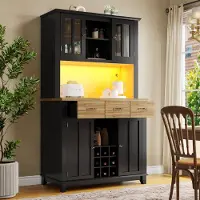 HAUSS SPOLE Buffetkast Hoge Keukenkast Met App-Stuurbare LED-Verlichting - 6 Planken En 9-Flessen Wijnrek - MDF - 106x40x179,5 Cm - Zwart - Kipbeveiliging