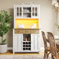 HAUSS SPOLE Buffetkast Hoog Keukenkast Met LED Verlichting En Verstelbare Planken Wijnrek Voor 9 Flessen MDF 106x40x179,5 cm Wit Met Appbediening
