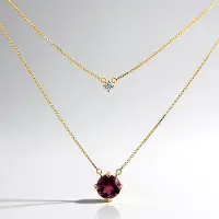 Cavill - Gelaagde Halsketting 9K Geel Goud - Mozambique Magenta Granaat 0,945 ct & Zirkoon 0,153 ct - Elegante Damesketting - Modern & Stijlvol