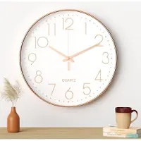 Markenlos Moderne, stille wandklok van 30 cm - wit met gouden accenten - een opvallende wanddecoratie